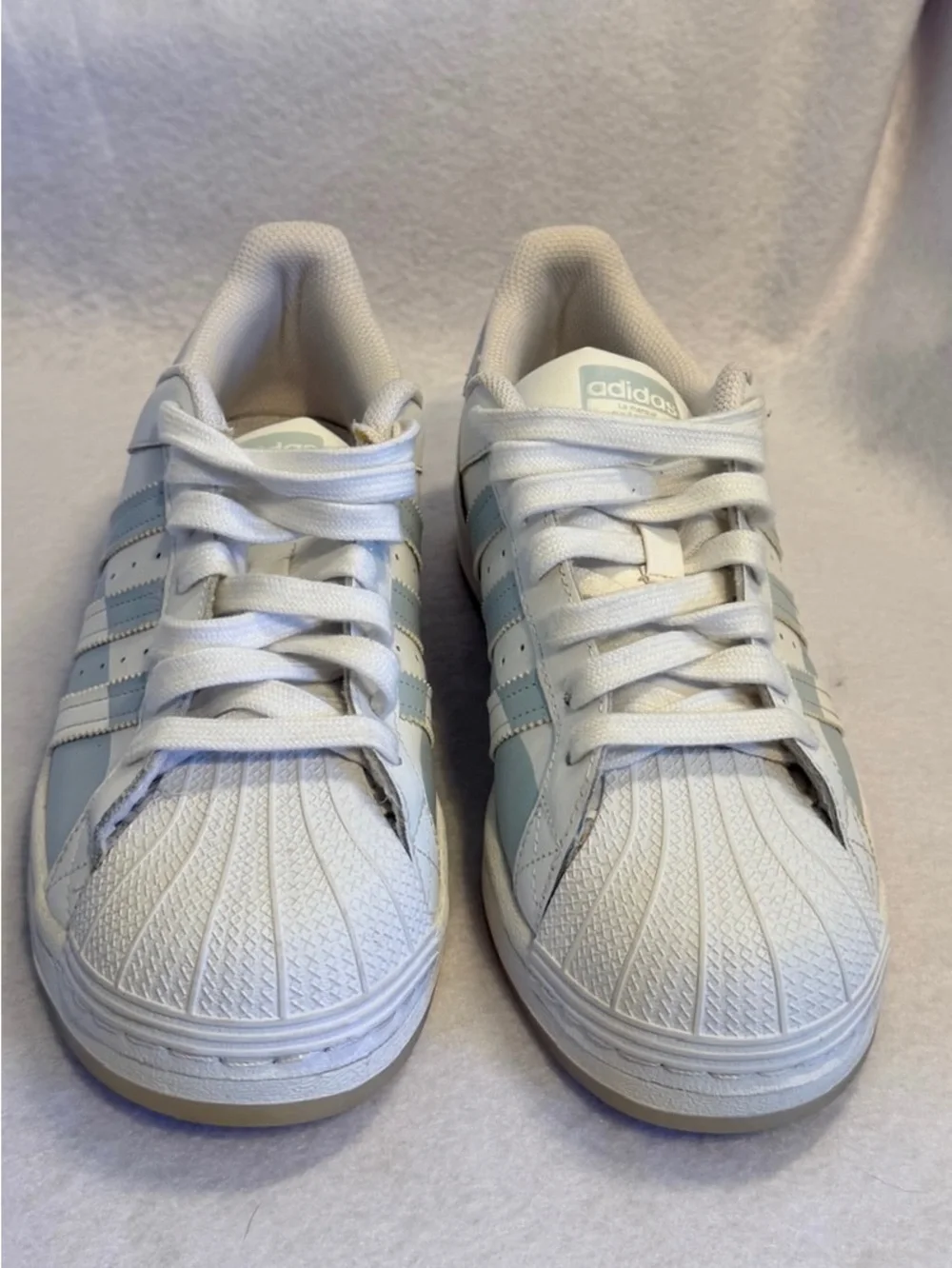 adidas Superstar “Split- White Halo Blue”Low-Top Sneaker